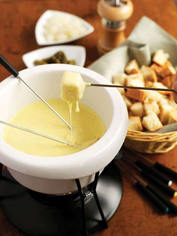 3 Easy Recipes for Your Oscar Night Party Fondue