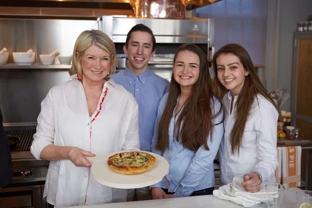 martha bakes pizza