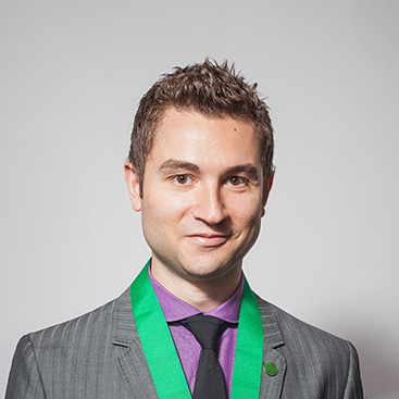 Image of CIA alumnus Alex Stupak ’00 as he spoke to graduates during the commencement ceremony.