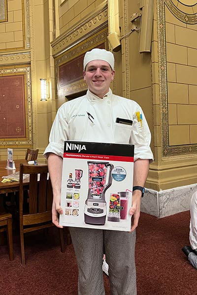Image of a CIA student winning a Ninja Blender at the Late-Night Breakfast at CIA.