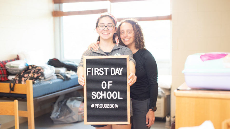 Image of a CIA student and her mom on CIA Move-In Day.