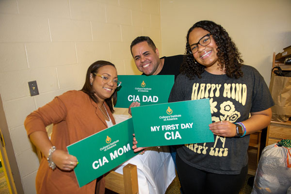 Image of new CIA student and parents during move-in day.